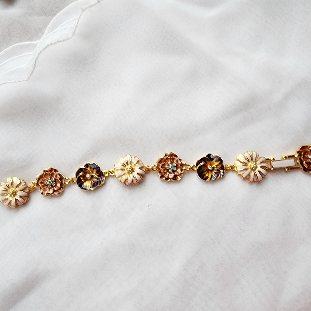 BEAUTIFUL ENAMELED WILDFLOWER BRACELET BY METROPOLITAN MUSEUM OF ART